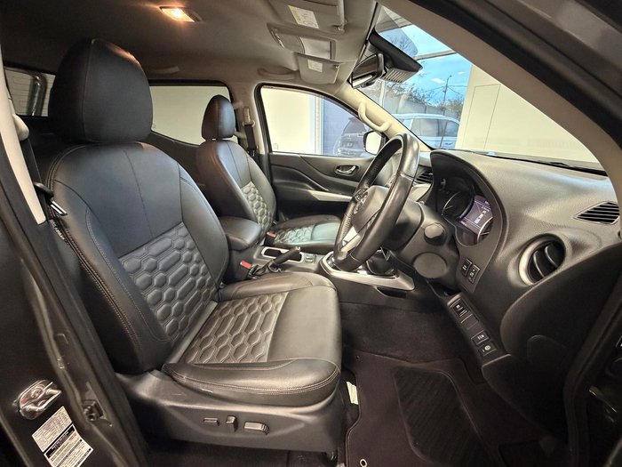 2022 Nissan Navara ST-X