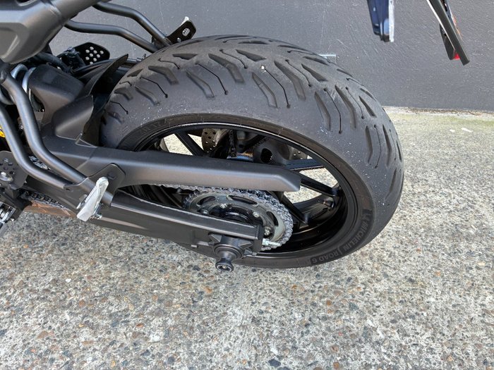 2024 Yamaha XSR700 BLUE