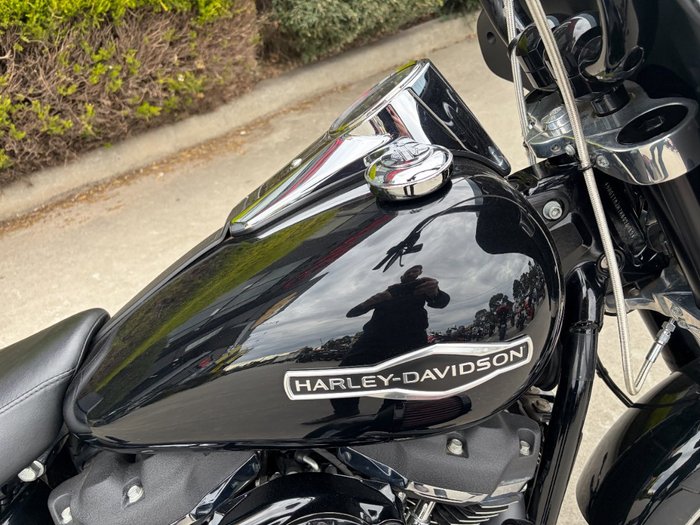 2018 HARLEY-DAVIDSON FLSB SPORT GLIDE (CUSTOM TT) Black