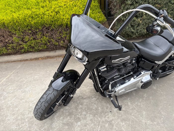 2018 HARLEY-DAVIDSON FLSB SPORT GLIDE (CUSTOM TT) Black