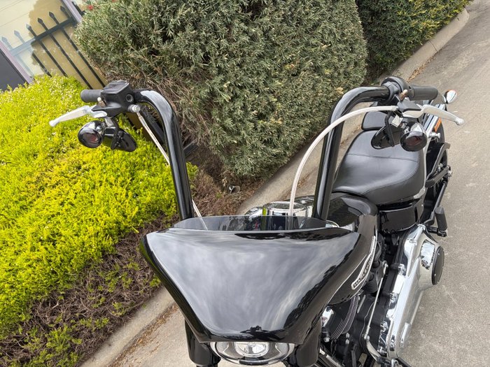 2018 HARLEY-DAVIDSON FLSB SPORT GLIDE (CUSTOM TT) Black