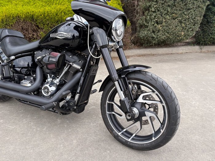 2018 HARLEY-DAVIDSON FLSB SPORT GLIDE (CUSTOM TT) Black