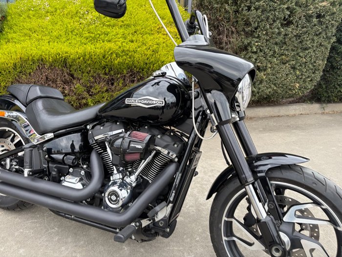 2018 HARLEY-DAVIDSON FLSB SPORT GLIDE (CUSTOM TT) Black