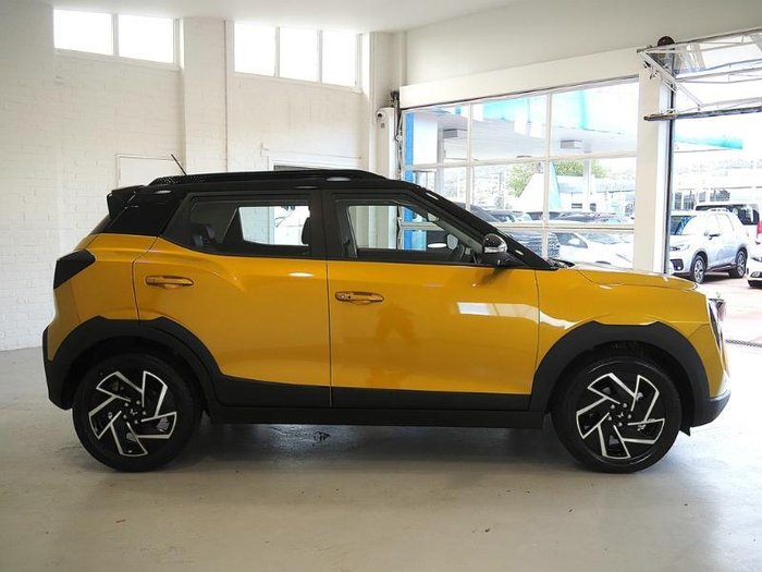 2025 Mahindra XUV3XO AX7L