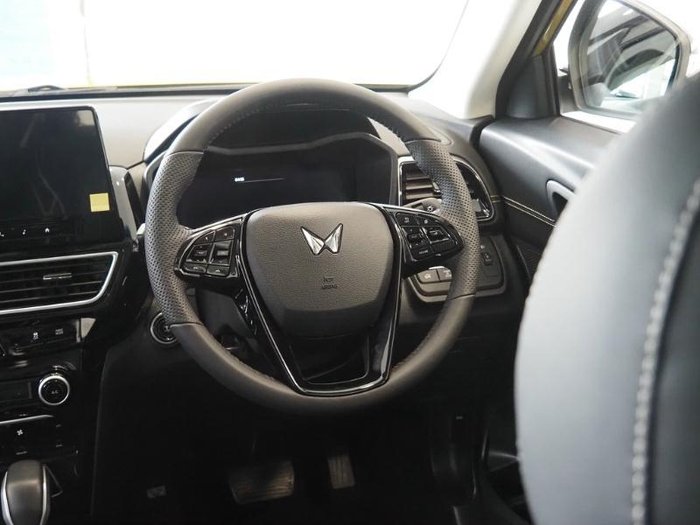 2025 Mahindra XUV3XO AX7L