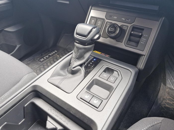 2026 Toyota Hilux SR5 48V