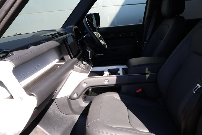 2025 Land Rover Defender 110 D350 X-Dynamic SE