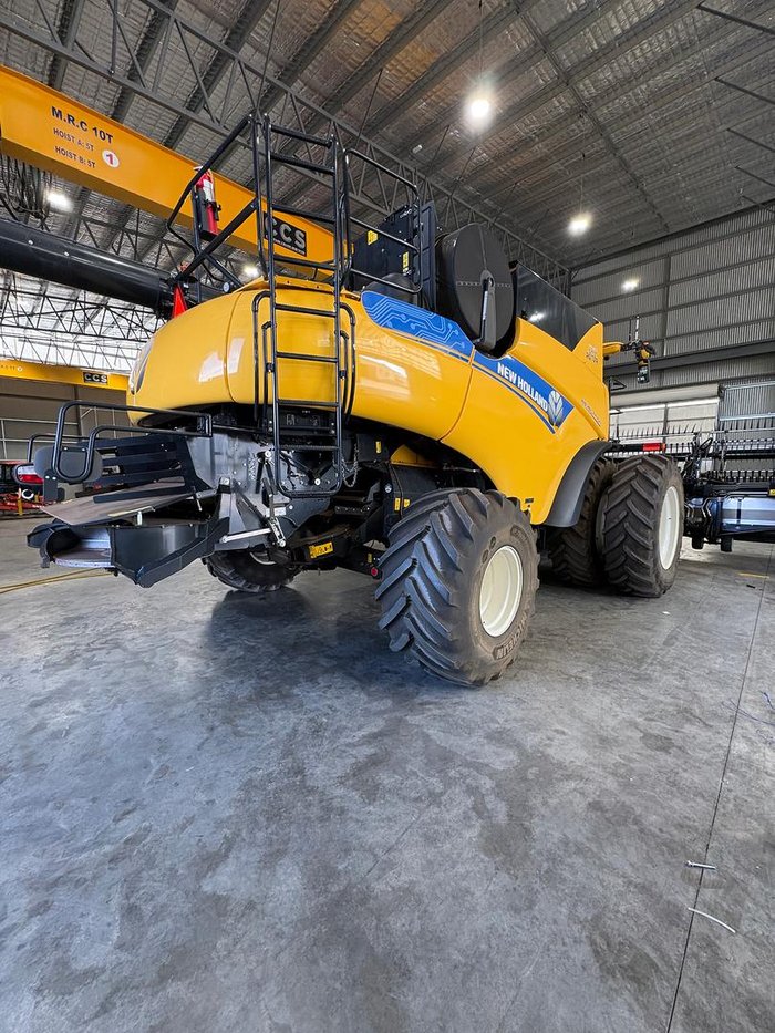 2022 New Holland Cr8.90