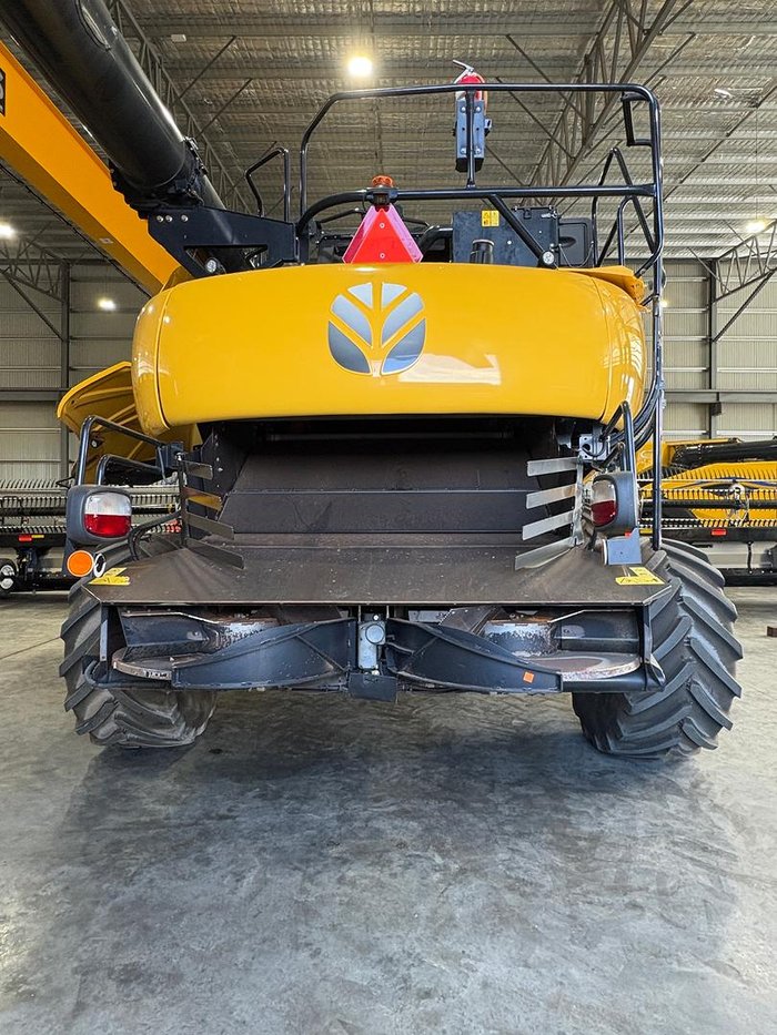 2022 New Holland Cr8.90
