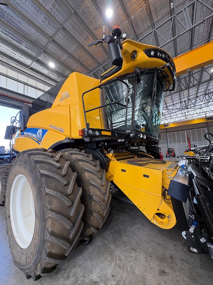2022 New Holland Cr8.90