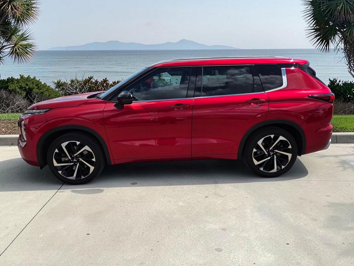2022 Mitsubishi Outlander Exceed