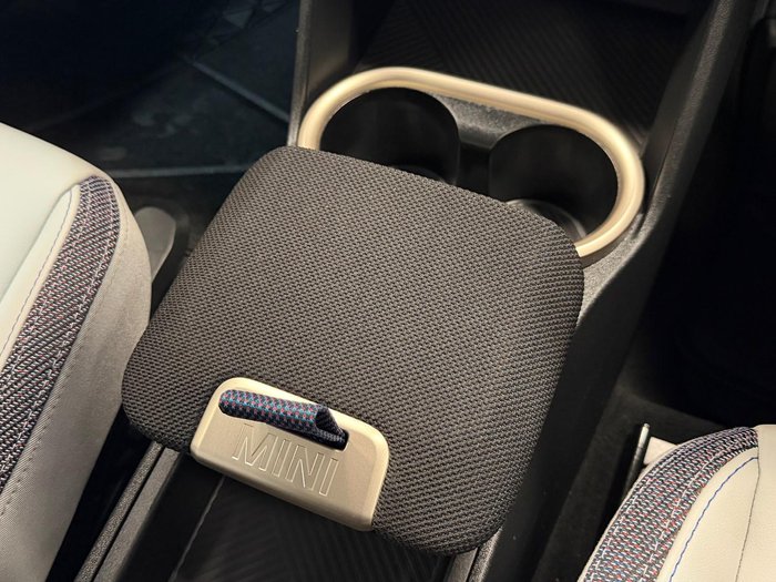 2024 MINI Countryman C Core