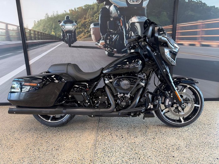 2024 Harley-Davidson Street Glide 117 (FLHX)