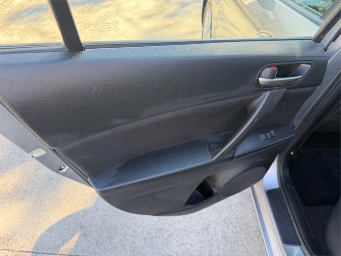 2013 MAZDA MAZDA3 NEO