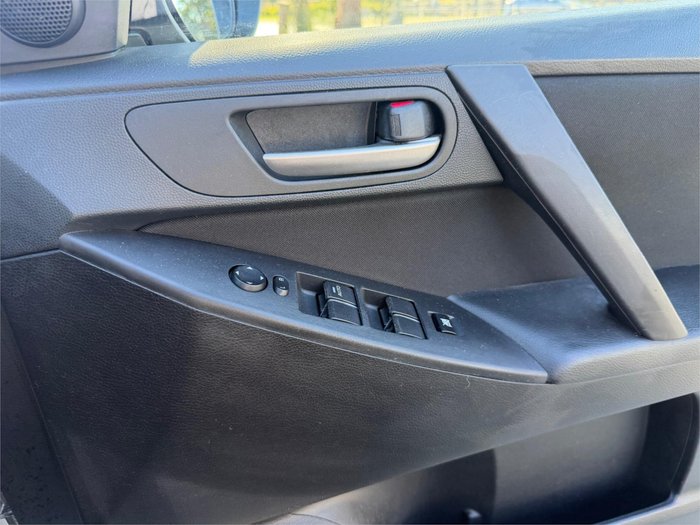 2013 MAZDA MAZDA3 NEO