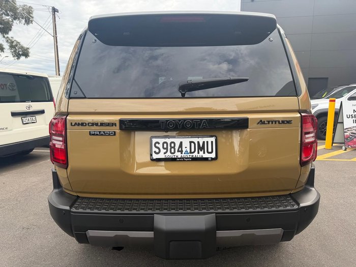 2025 Toyota Landcruiser Prado Altitude
