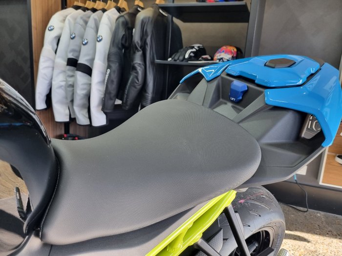 2026 BMW Motorrad S 1000 R Bluefire/Mugiallo Yellow