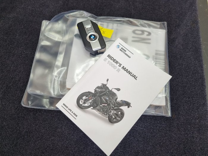 2026 BMW Motorrad S 1000 R Bluefire/Mugiallo Yellow