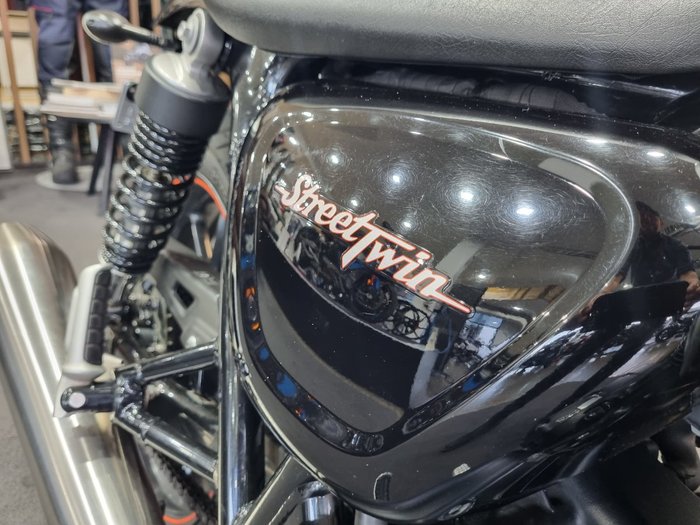 2017 Triumph STREET TWIN SILVER