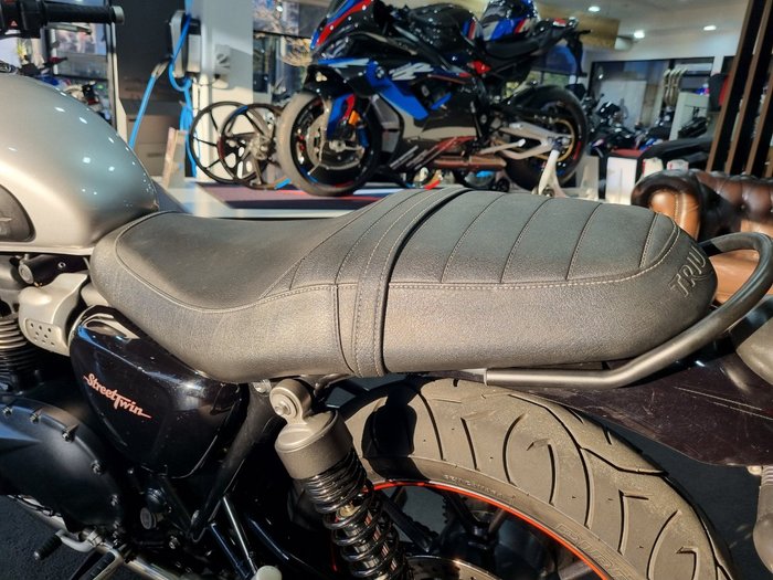 2017 Triumph STREET TWIN SILVER