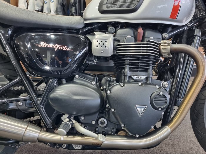 2017 Triumph STREET TWIN SILVER