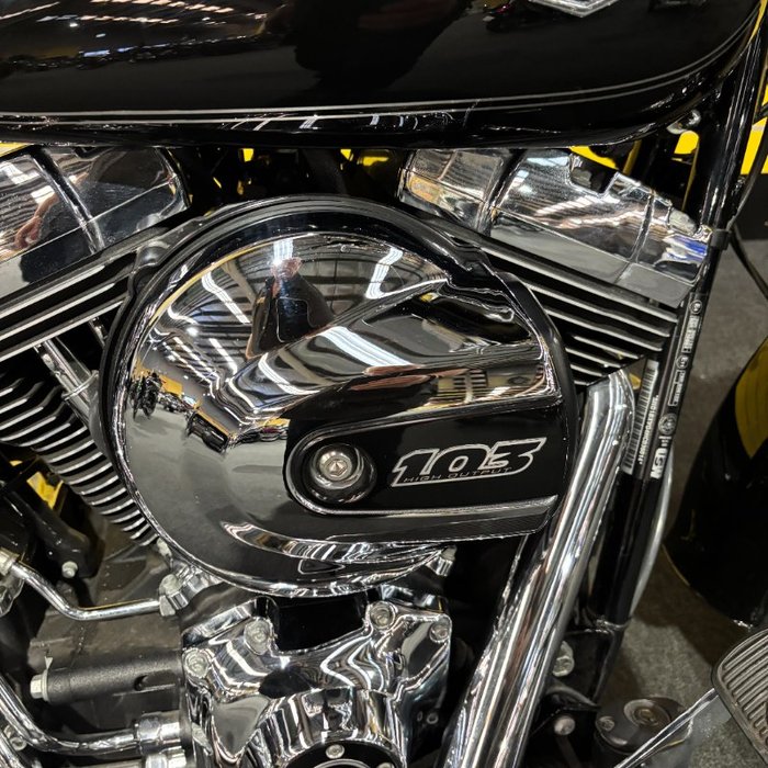 2017 HARLEY-DAVIDSON FLSTF FAT BOY Black