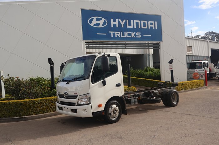 2018 HINO DUTRO