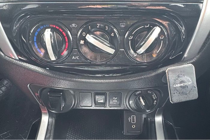 2021 Nissan Navara SL
