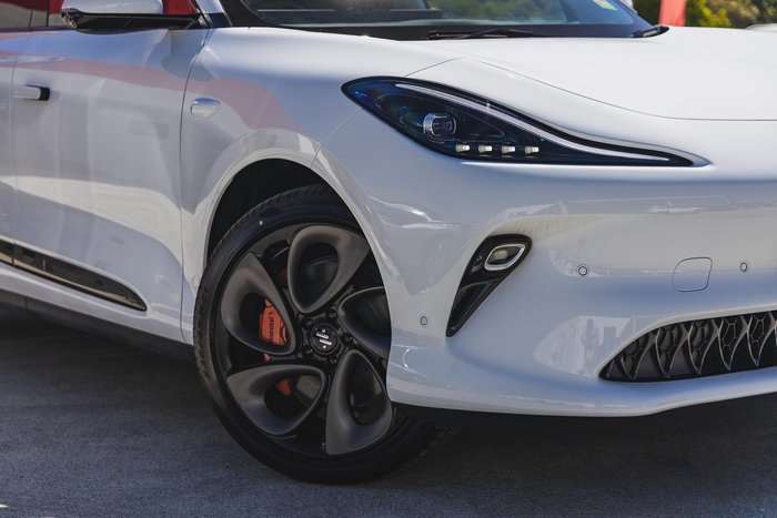 2025 MG IM6