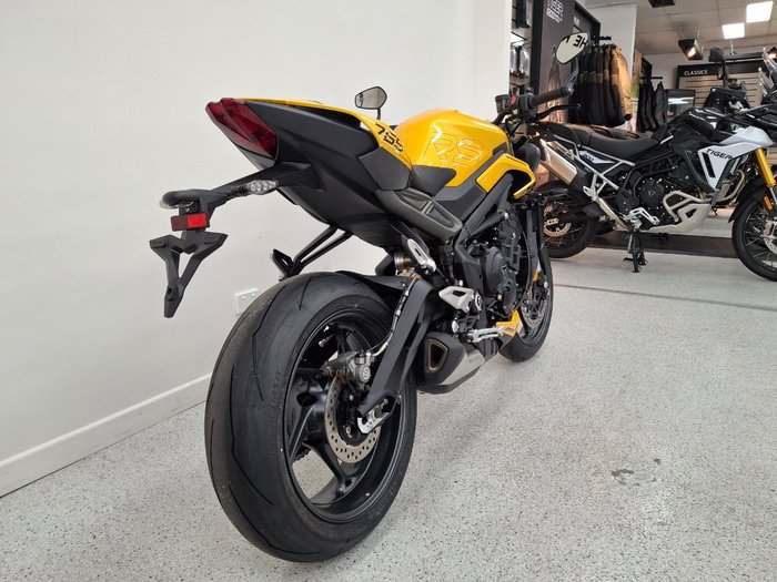 2027 Triumph STREET TRIPLE RS Road PHANTOM BLACK