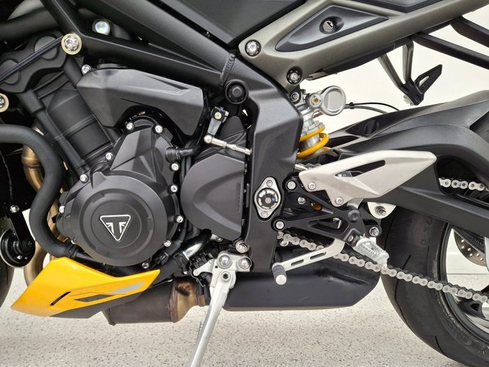 2027 Triumph STREET TRIPLE RS Road PHANTOM BLACK