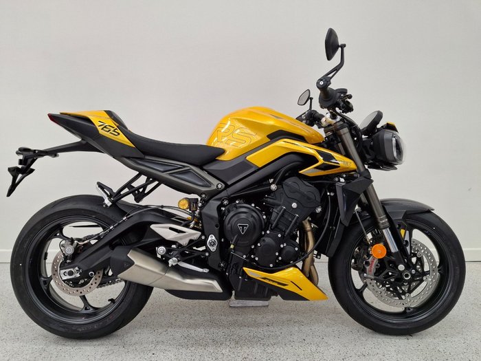 2027 Triumph STREET TRIPLE RS Road PHANTOM BLACK