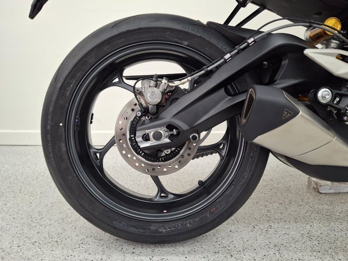 2027 Triumph STREET TRIPLE RS Road PHANTOM BLACK