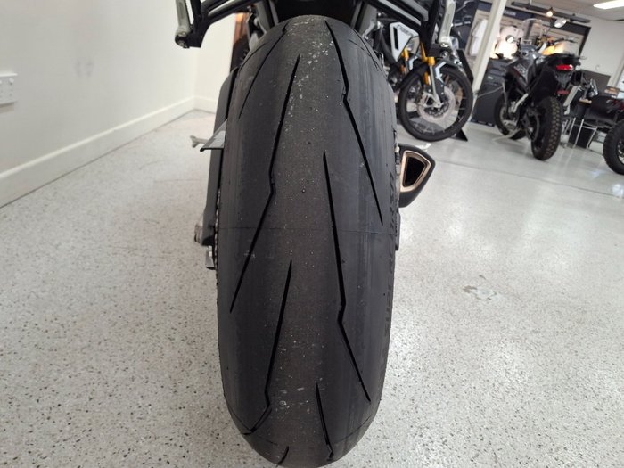 2027 Triumph STREET TRIPLE RS Road PHANTOM BLACK