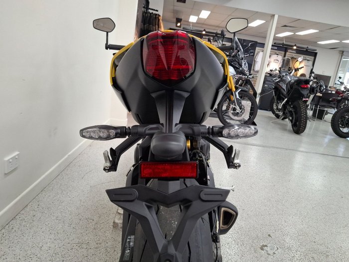 2027 Triumph STREET TRIPLE RS Road PHANTOM BLACK