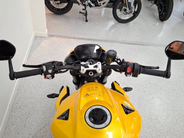 2027 Triumph STREET TRIPLE RS Road PHANTOM BLACK