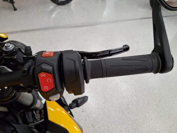 2027 Triumph STREET TRIPLE RS Road PHANTOM BLACK