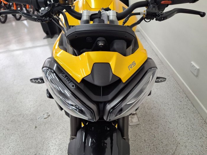 2027 Triumph STREET TRIPLE RS Road PHANTOM BLACK
