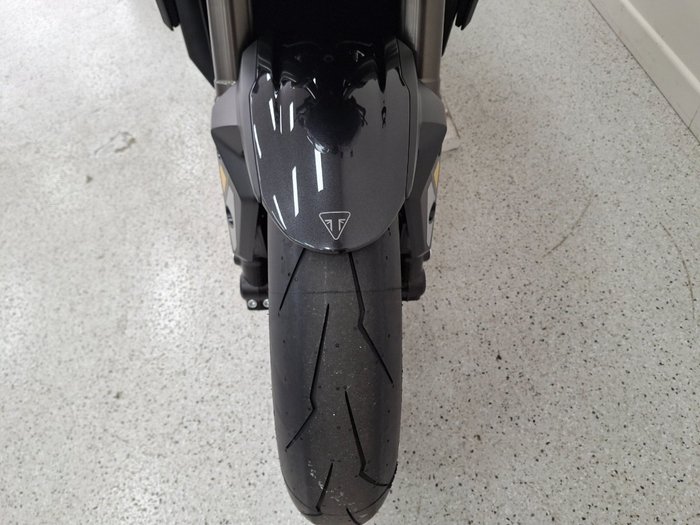 2027 Triumph STREET TRIPLE RS Road PHANTOM BLACK