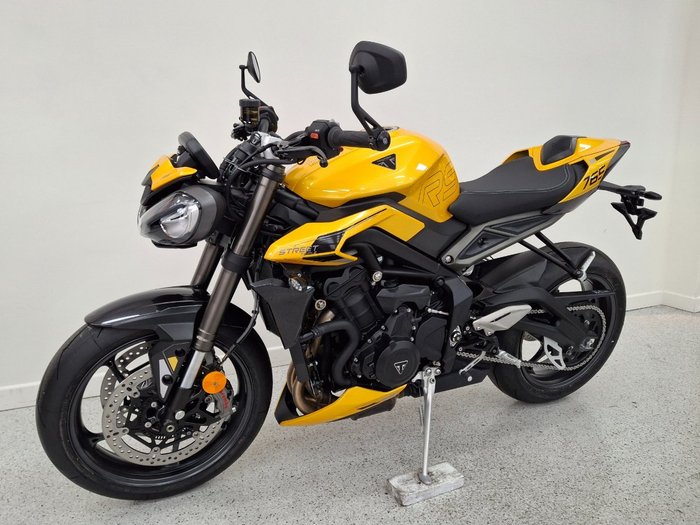 2027 Triumph STREET TRIPLE RS Road PHANTOM BLACK