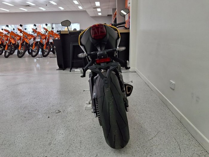 2027 Triumph STREET TRIPLE RS Road PHANTOM BLACK