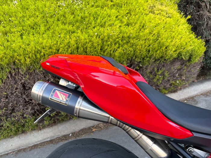2011 DUCATI 848 EVO Red