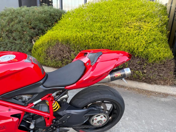 2011 DUCATI 848 EVO Red