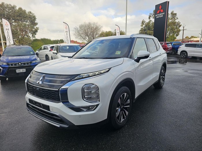 2025 Mitsubishi Outlander LS
