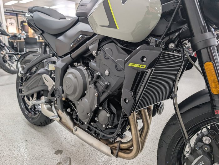 2026 Triumph TRIDENT 660 (LAMS)