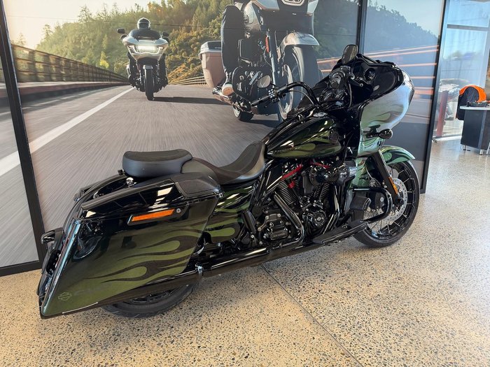 2022 Harley-Davidson CVO Road Glide 117 (FLTRXSE)