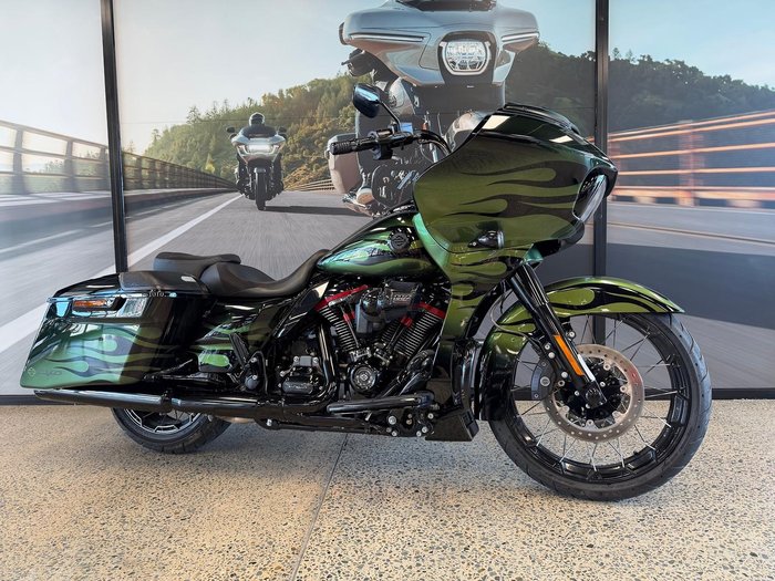 2022 Harley-Davidson CVO Road Glide 117 (FLTRXSE)
