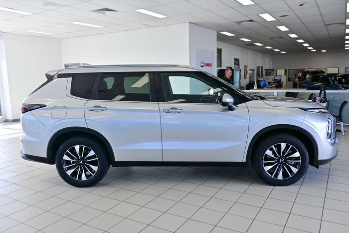 2025 Mitsubishi Outlander LS