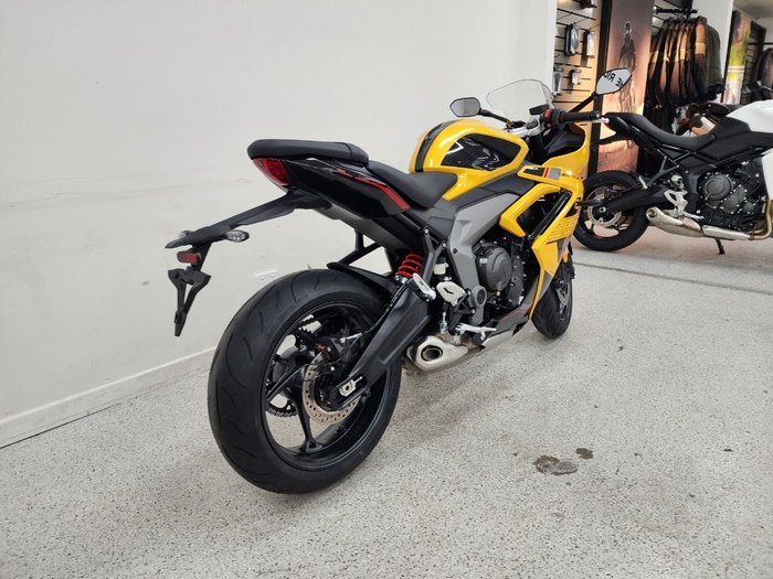 2026 Triumph DAYTONA 660 (LAMS) COSMIC YELLOW