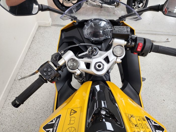 2026 Triumph DAYTONA 660 (LAMS) COSMIC YELLOW